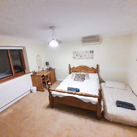 Old Slade Cottage - Train To London 30Mins, Heathrow 15Mins Away,Free Parking - En-Suit Rooms 웨스트드레이톤 외부 사진