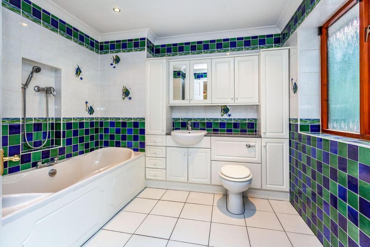Old Slade Cottage - Train To London 30Mins, Heathrow 15Mins Away,Free Parking - En-Suit Rooms 웨스트드레이톤 외부 사진