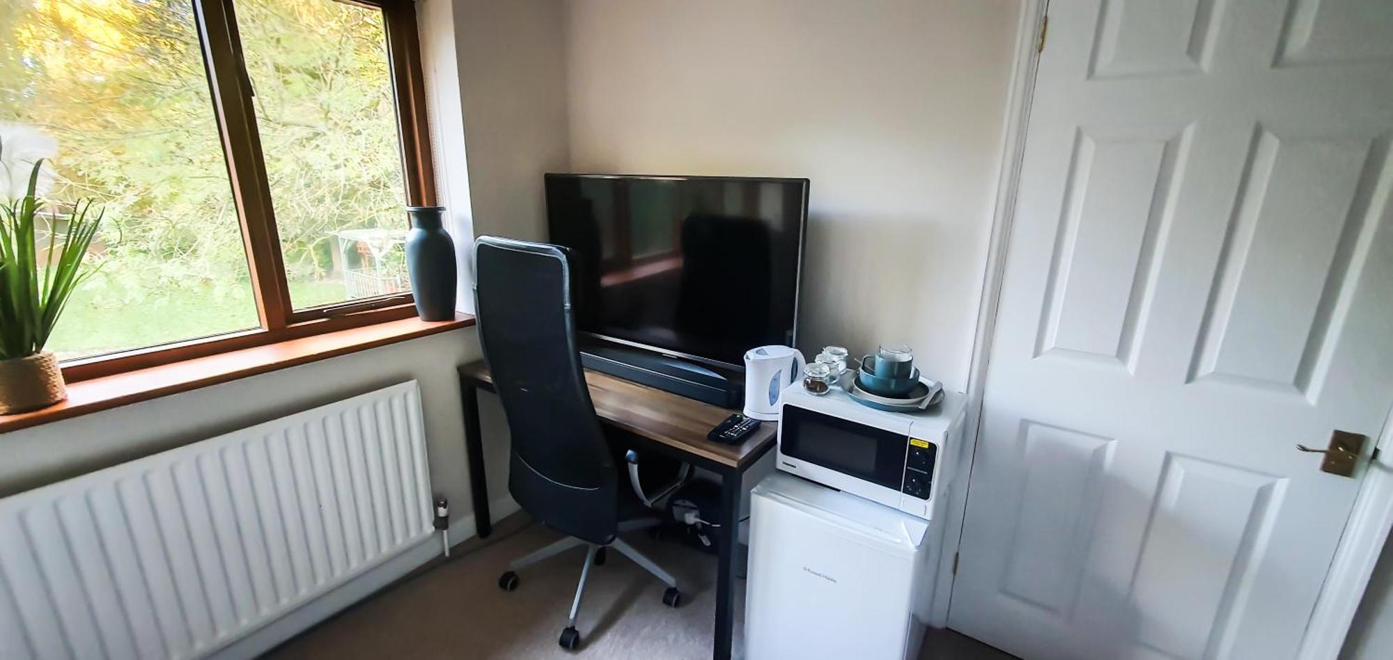 Old Slade Cottage - Train To London 30Mins, Heathrow 15Mins Away,Free Parking - En-Suit Rooms 웨스트드레이톤 객실 사진